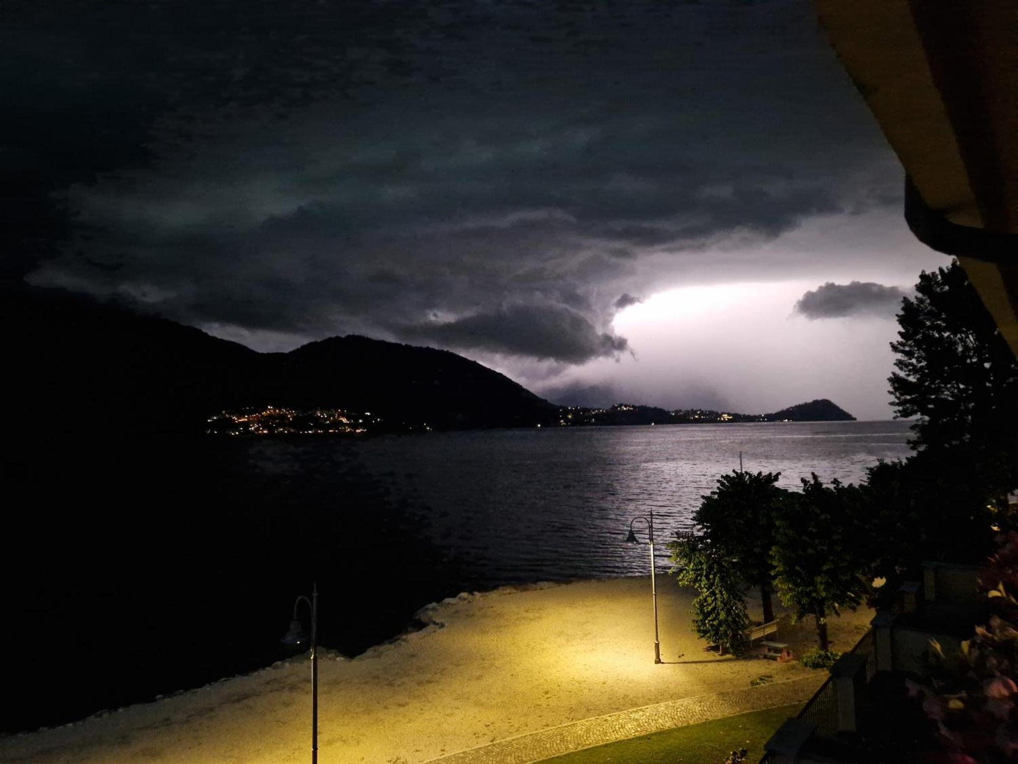 Foresteria Lombarda La Spiaggia Льєрна Екстер'єр фото